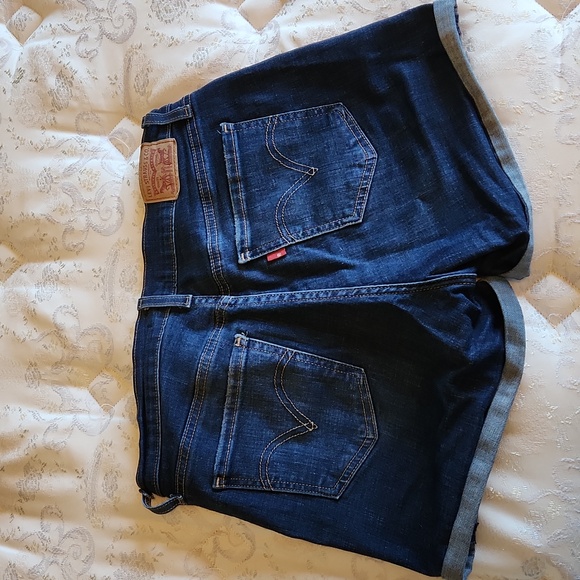 Levi Shorts - Picture 4 of 6